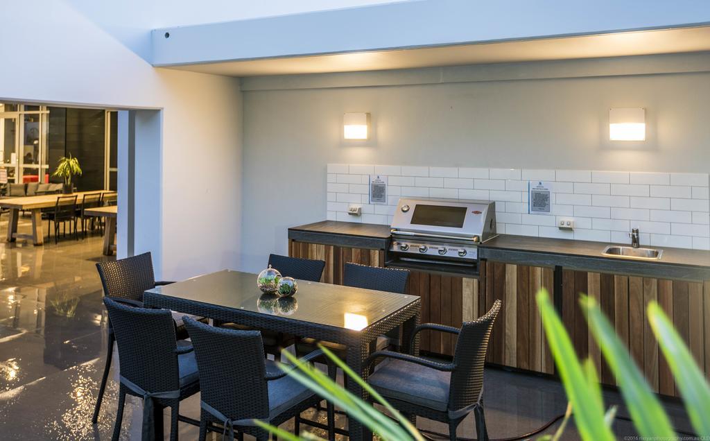 Synergy Broadbeach - Official Gold Coast Exterior photo